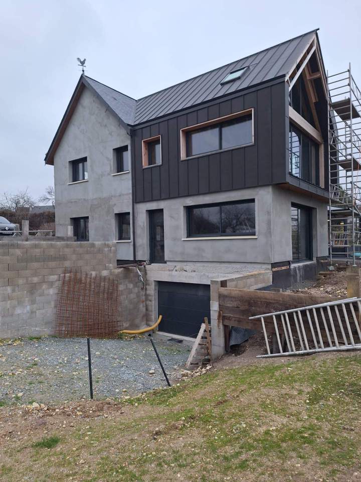 Nous réalisons des travaux de zinguerie avec précision et expertise.